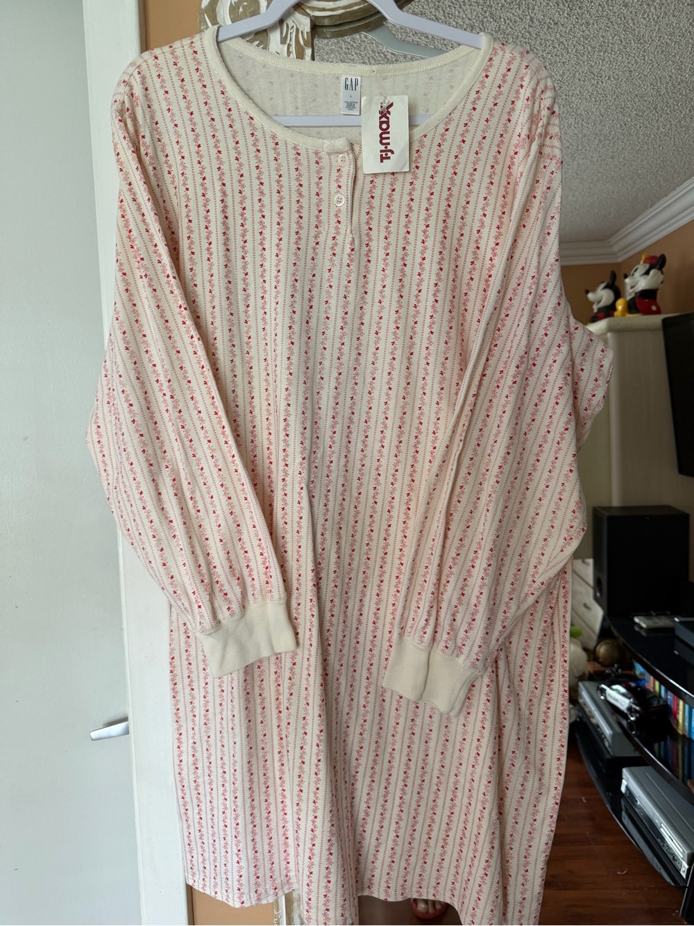 NWT GAP Night Shirt.
PTP 25 inches and length is 36 inches.